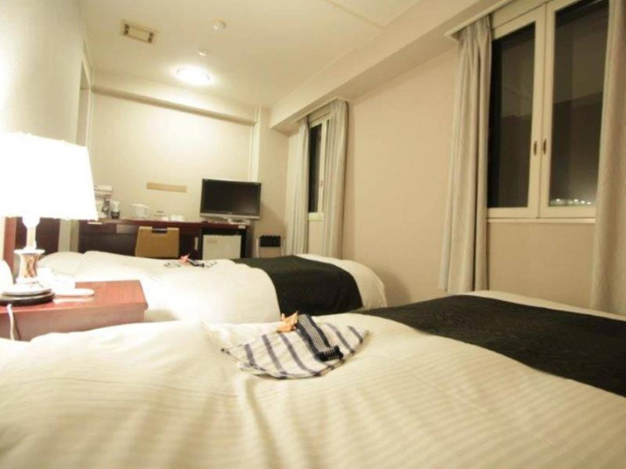 Apa Hotel Tsubamesanjo Ekimae מראה חיצוני תמונה